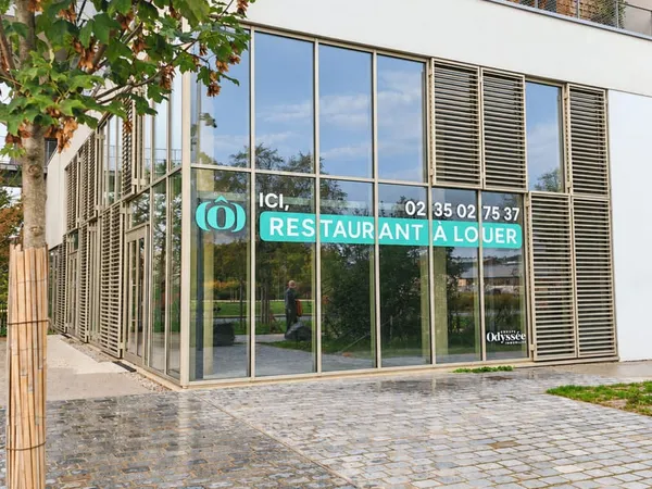 Local commercial 4 pièces 379 m²