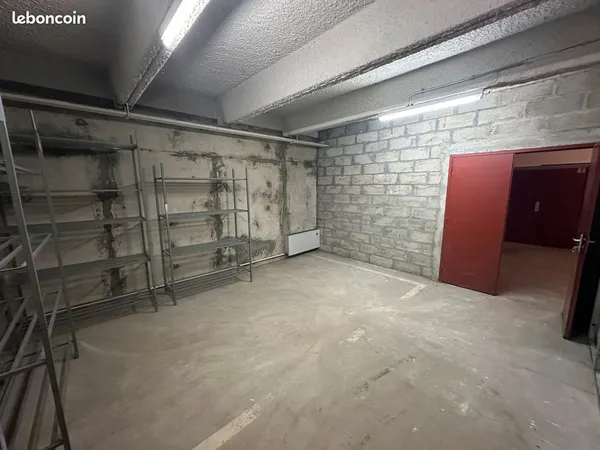 Réserve de stockage RDC 23 m2
