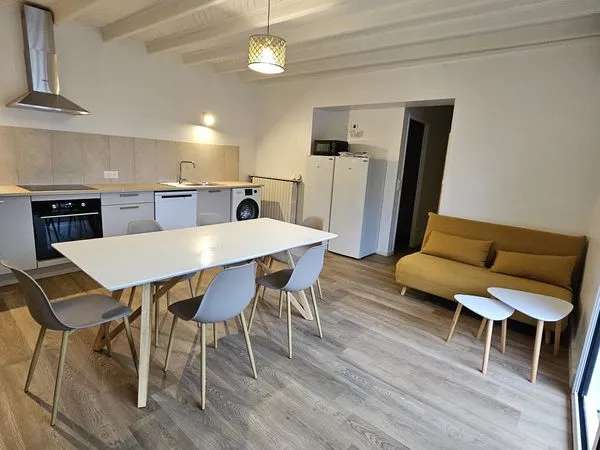 DAX - À 500 m des Halles | Appartement rénové et climatisé de 100 m² environ meublé | 3 chambres