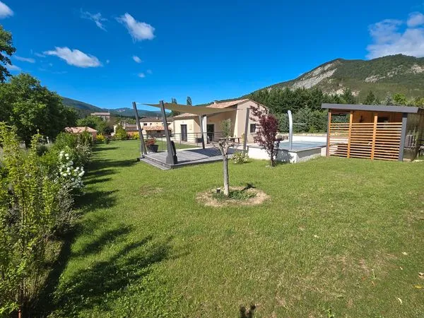 Villa 4 pièces, 110m², piscine, terrain à Barret sur Méouge (05300)