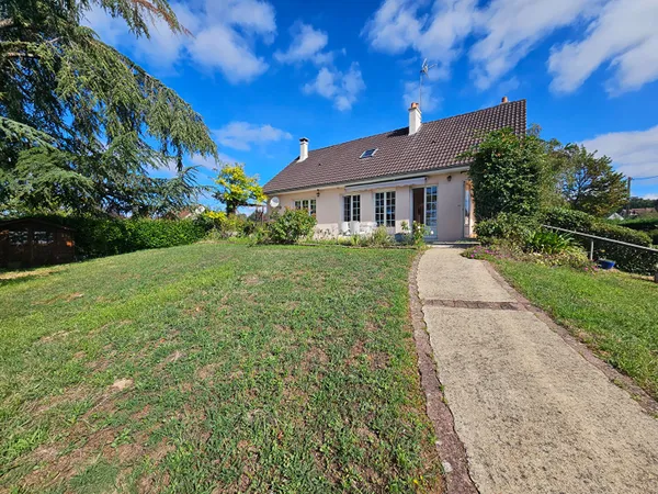 NOUVEAUTÉ EXCLUSIVITE UNE BELLE MAISON FAMILIALE À DÉCOUVRIR A LA FLECHE