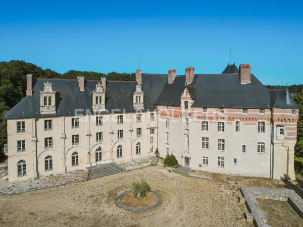 Château exceptionnel intégralement rénové