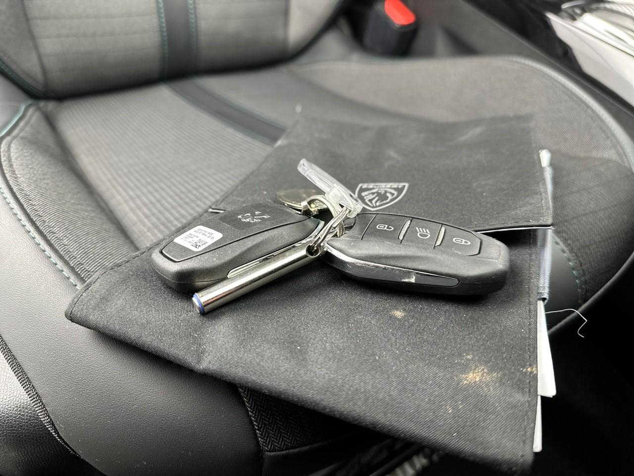 Peugeot 208 puretech 100 s&s eat8 style — photo 35