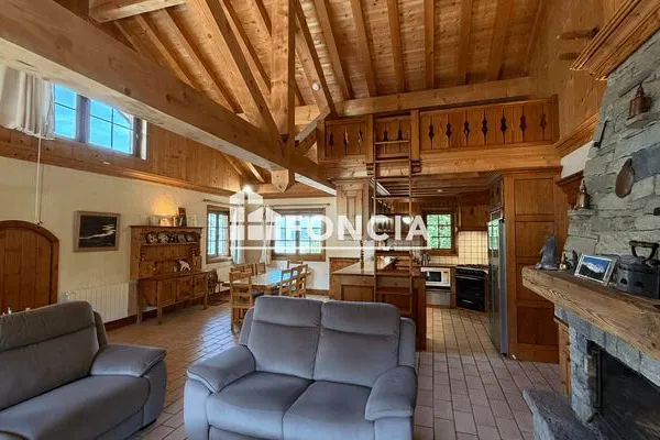 Maison 6 pièces 218 m²