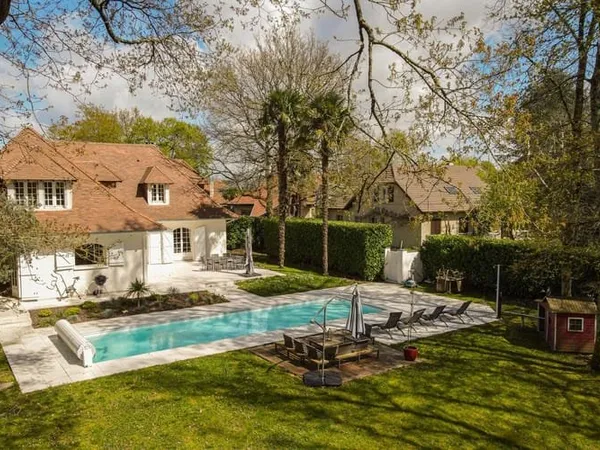 Maison 6 pièces 258 m²