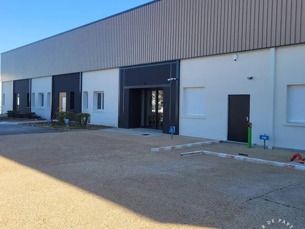 Local d'activité 230 m²