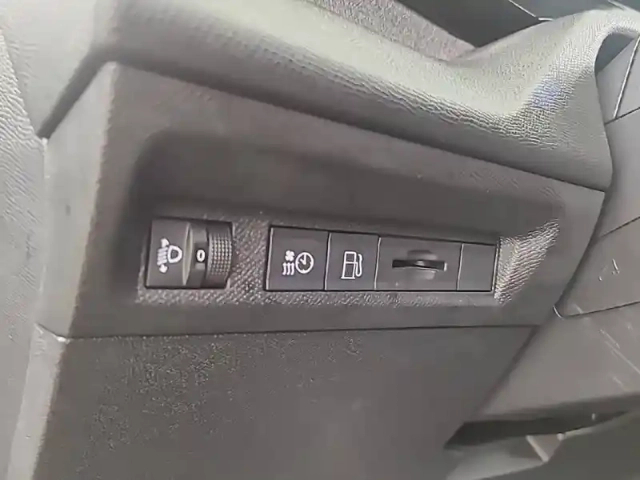 Peugeot 308 phev 180 e-eat8 — photo 21