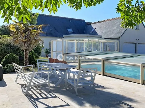 Maison de qualité aux volumes exceptionnels-224 m2-Piscine-