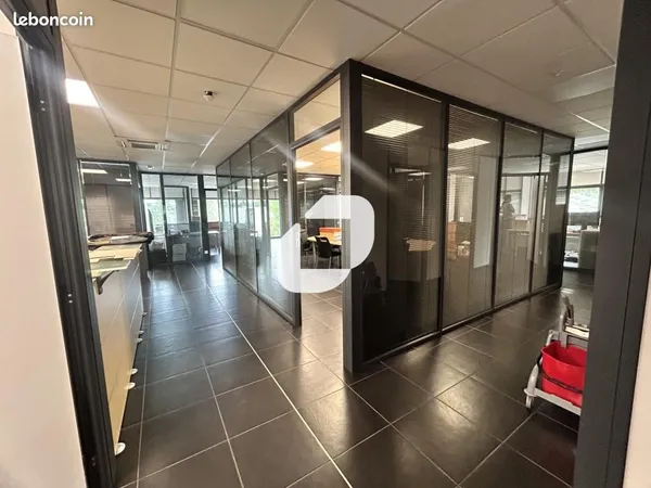 Bureau 442 m²