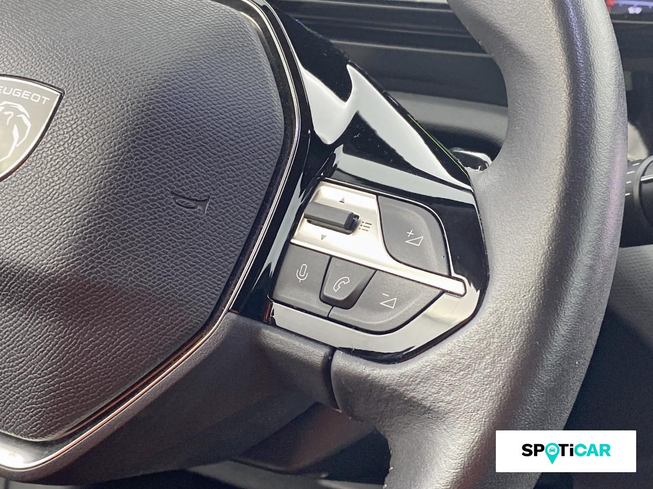 Peugeot 308 phev 180ch allure pack e-eat8 — photo 17