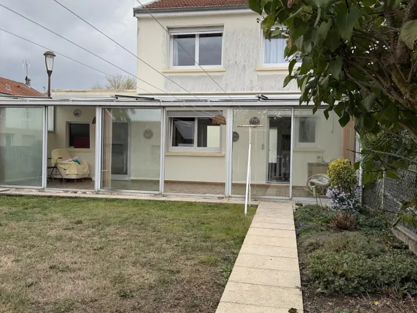 Maison mitoyenne de 70 m2 avec jardin et garage