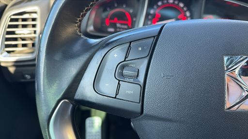 DS DS5 2.0 BlueHDi 180 EAT6 - Performance Line – 2018 – 181500 km – Diesel – Boîte Automatique — photo 10