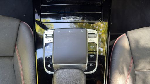 Mercedes Classe A 200 163 7G-DCT - Amg Line Edition – 2018 – 102883 km – Essence – Boîte Automatique — photo 17