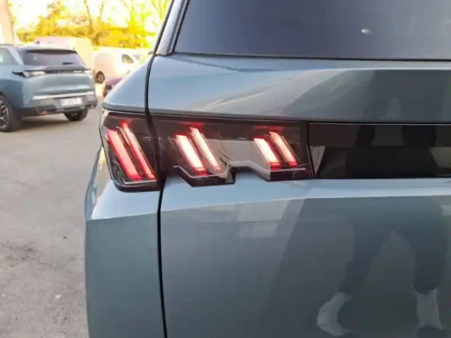 Peugeot 5008 electrique 230 ch 97 kwh grande autonomie — photo 17