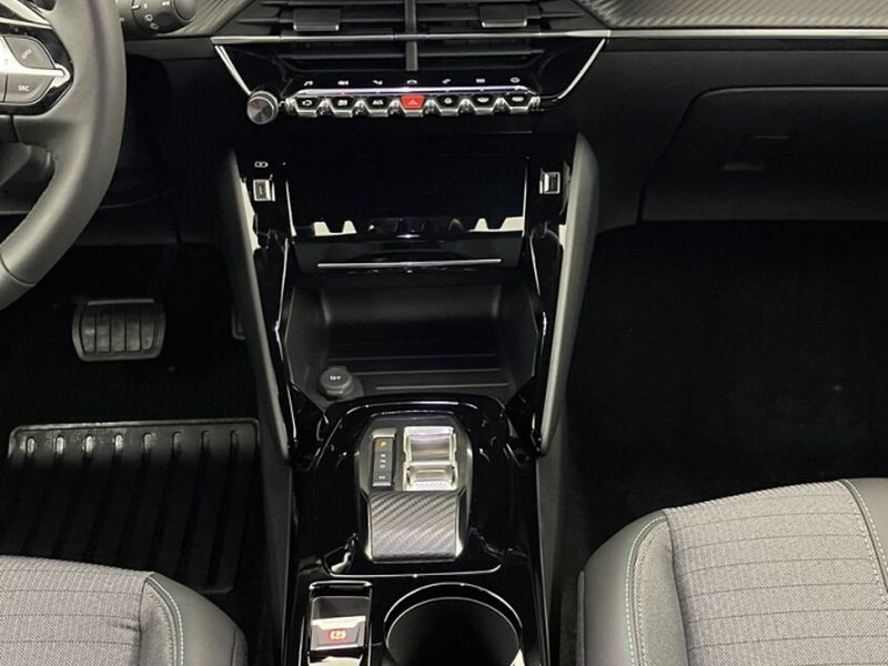Peugeot 2008 II 1.2 PureTech 130ch Allure Pack EAT8 — photo 16