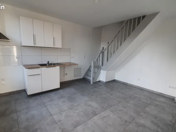 Maison refaite guise 2 chambres et un bureau