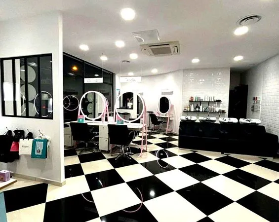 Meyzieu - salon de coiffure clé en main - 108 m² - ca 282 600