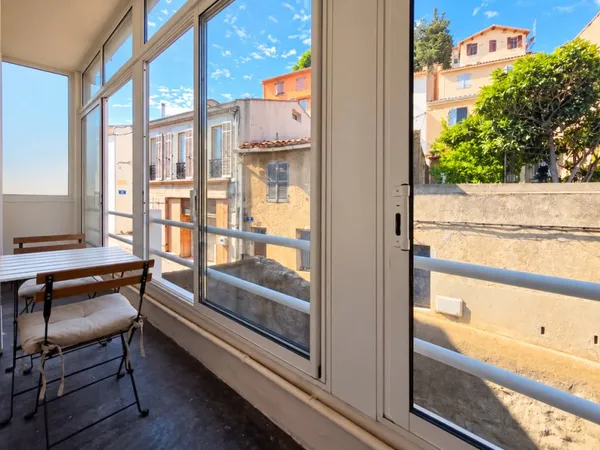 MARSEILLE 6e ? VAUBAN T1 bis atypique avec mezzanine&loggia