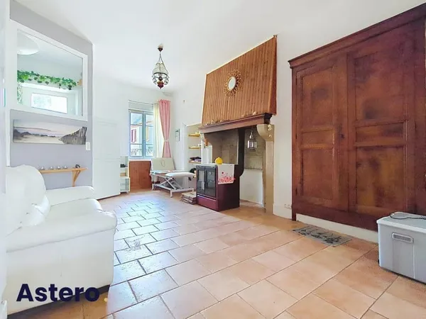 COMBRAILLES (63)-MAISON DE MAITRE EN PIERRES 211m² RENOVEE-4 CHAMBRES-JARDIN