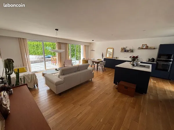 Superbe maison de 6 pièces, avec piscine, entourée de verdure. Ouest lyonnais, à 20 min du centre, b