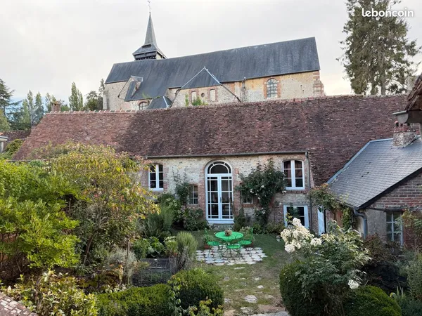 Deux maisons a vendre avec jardin de curé