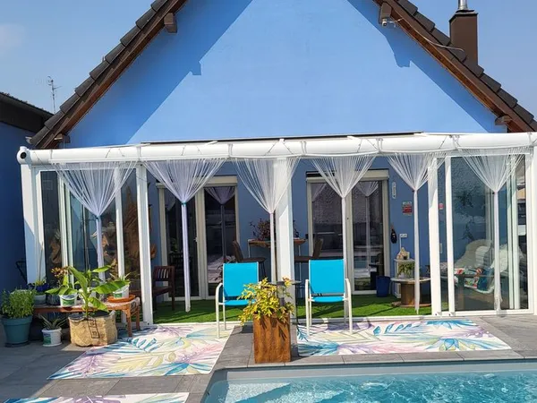 Maison rénovée en impasse électroménager inclus Piscine