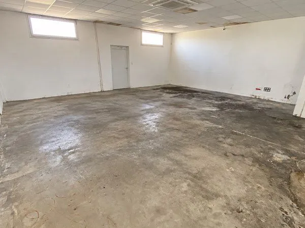 Local stockage 80m2