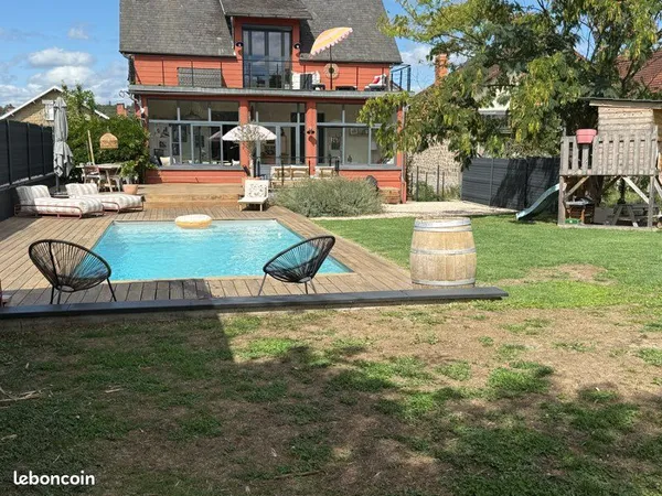 BRIVE - Maison familiale de 250 m² avec piscine et grande terrasse