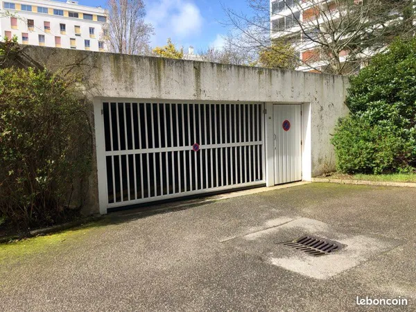 Garage sécurisé 15 m2 centre vannes