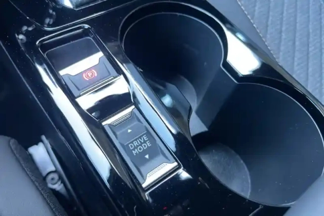 Peugeot 2008 hybrid 136 e-dcs6 — photo 50