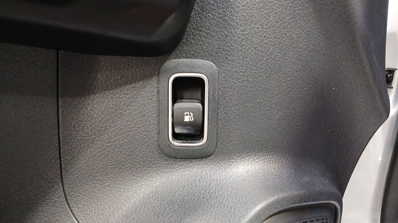 Mercedes GLA 250 e 8G-DCT — photo 23