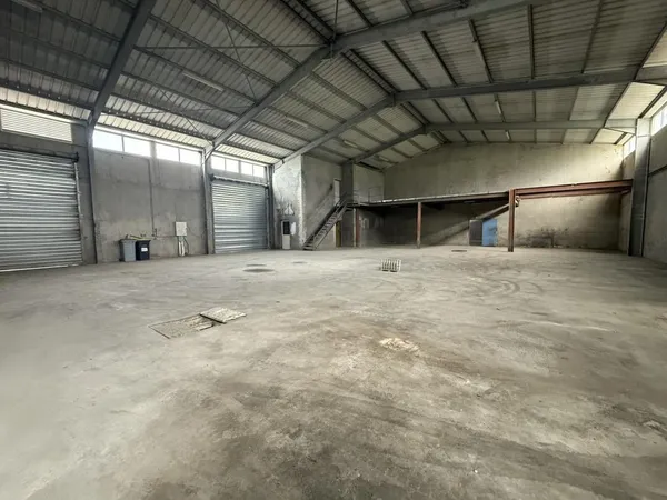 Entrepôt d'activité 792 m² - Saint-Benoît