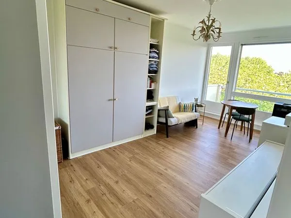 Appartement T1 Bis DOUAI Centre, avec place de parking privative, grand balcon et cave