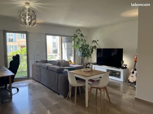 Très beau 3 pièces 79 m² avec Garage à Nice Valrose