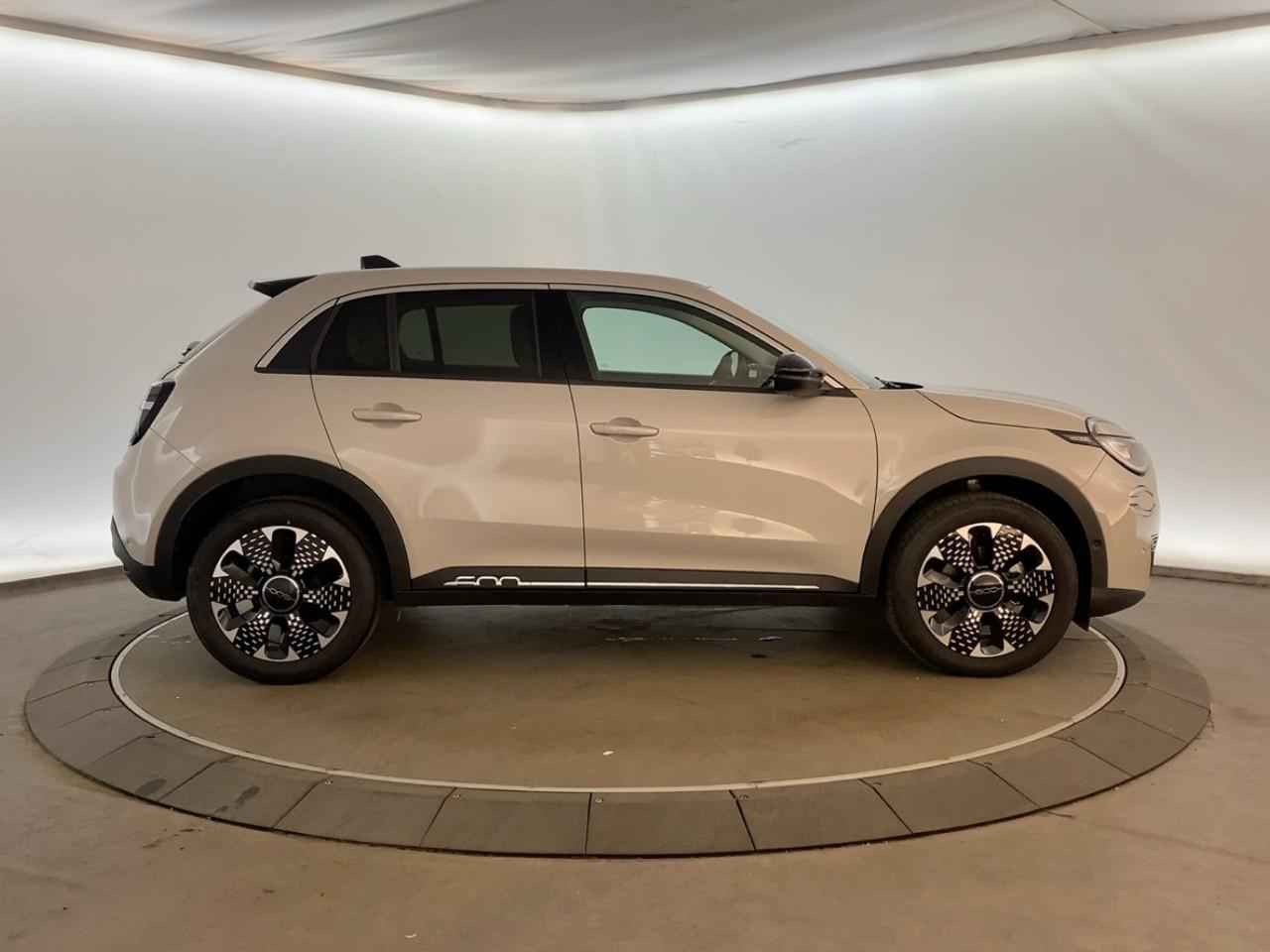 Fiat 600 t-gen 3 1.2 hybrid 110ch edct6 la prima — photo 4