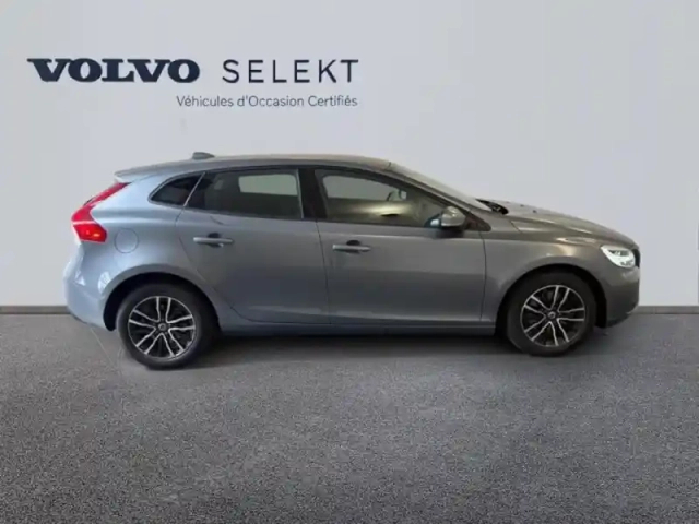 Volvo V40 t2 122ch momentum geartronic — photo 5
