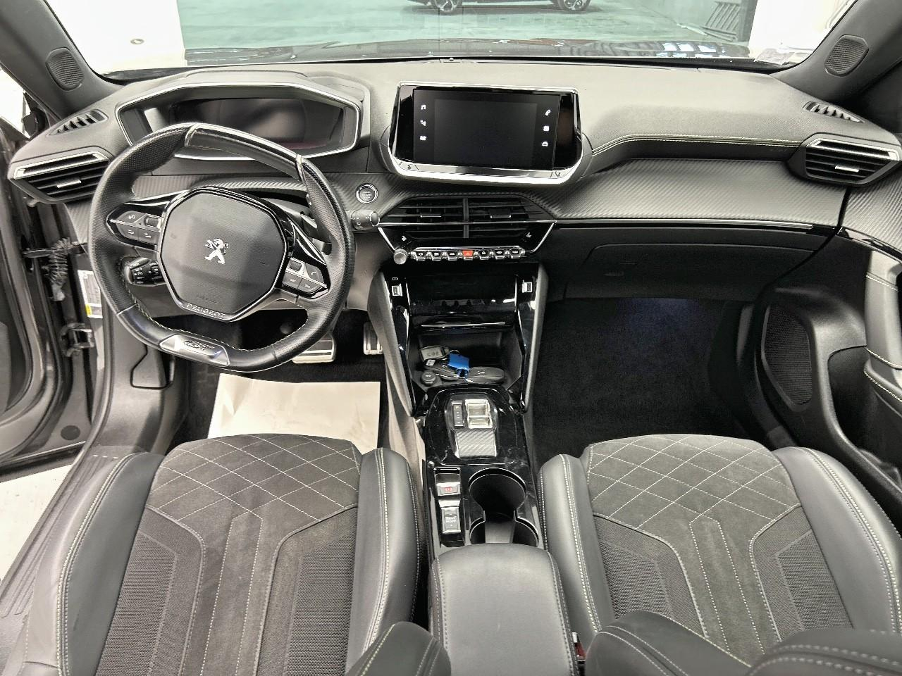 Peugeot 2008 puretech 130 s&s eat8 gt — photo 12