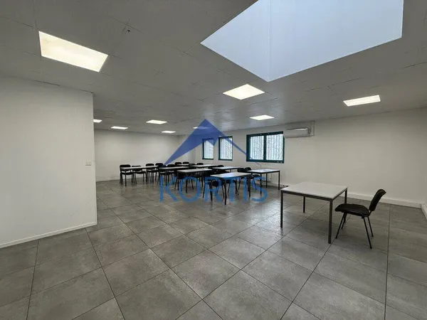 Bureau 201 m²