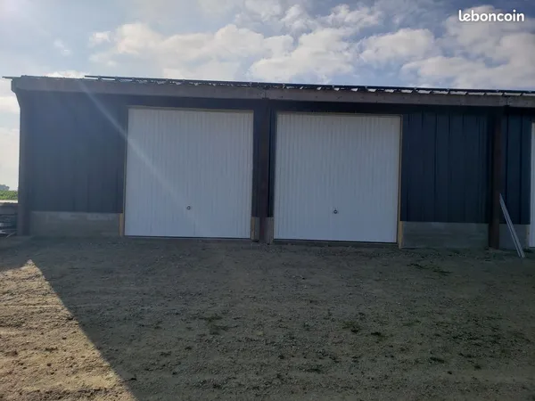 À louer : Grand garage / entrepôt sécurisé de 100 m² à Plélan-Le-Petit (22980)