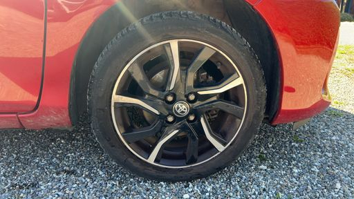 Toyota Yaris 1.3 VVT-i 99 - Collection – 2016 – 101396 km – Essence – Boîte Manuelle — photo 19