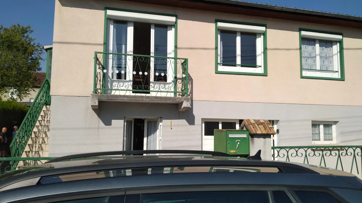 Photo 1