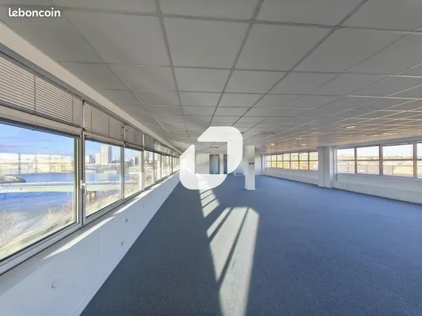 Bureau 1 300 m²