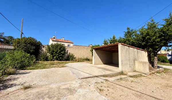 Terrain 323 m²