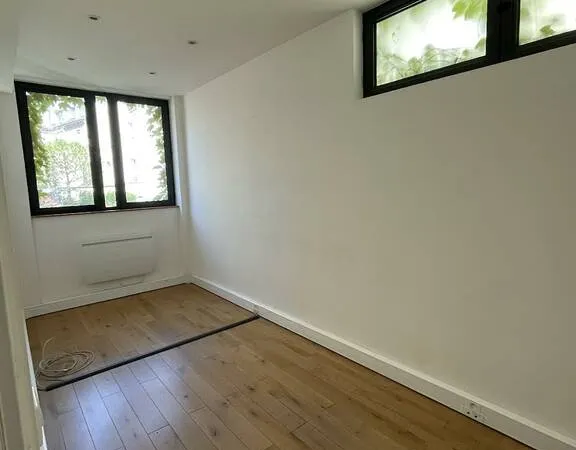 Bureau 120 m²