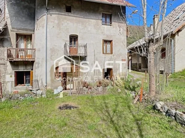 Bâtisse ancienne 435 m2 à réhabiliter entièrement au Monetier-les-Bains
