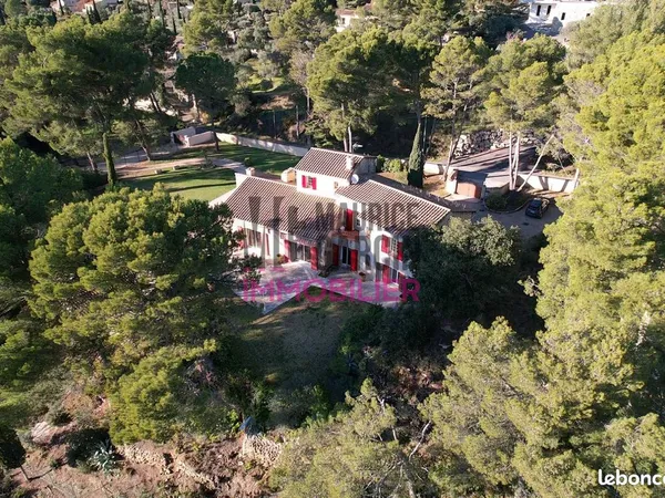 Propriété 14 pièces 250 m²