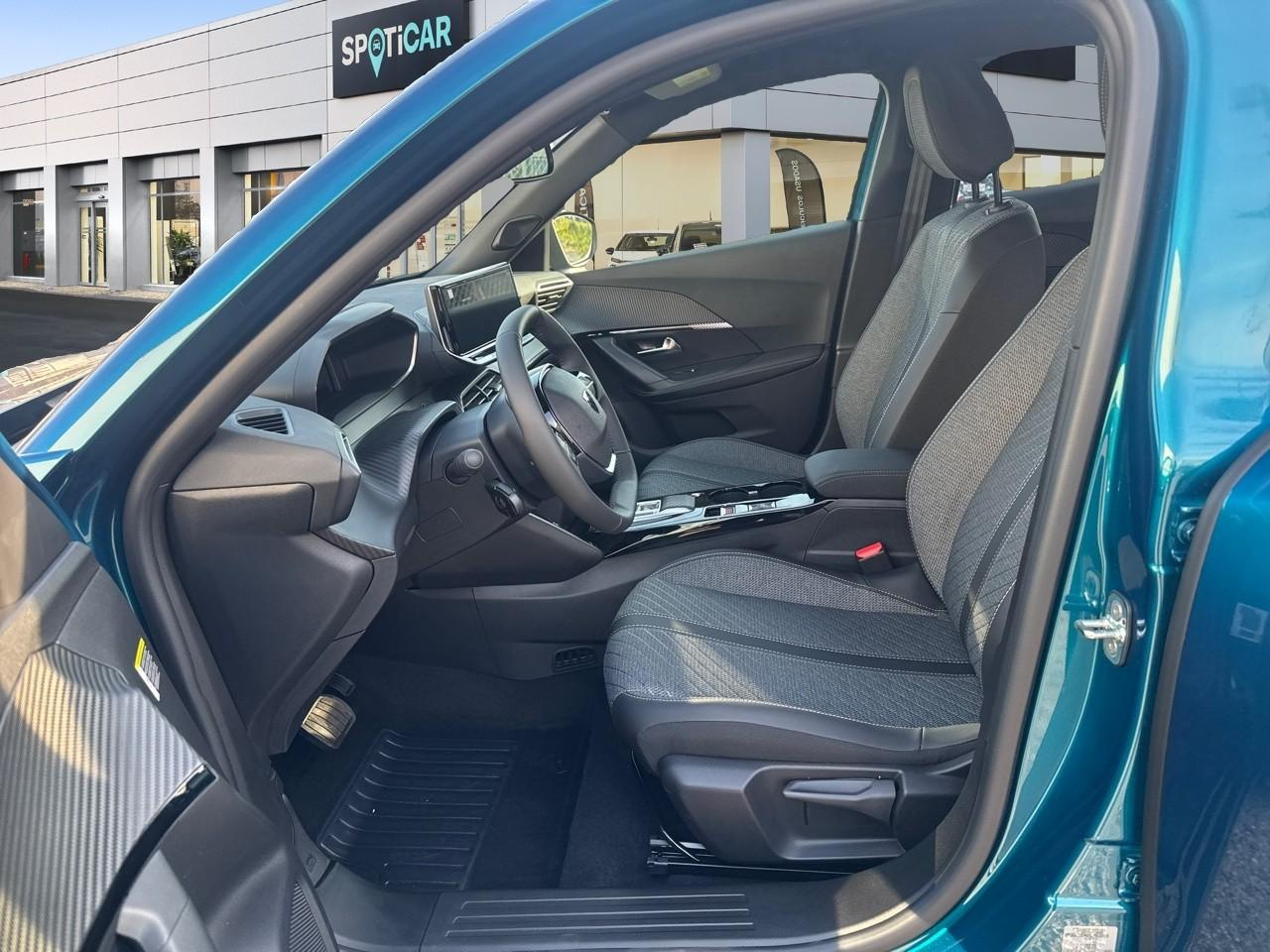 Peugeot 2008 e-2008 156ch allure — photo 9