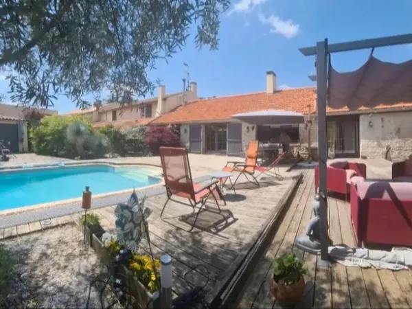 LUÇON - Longère de caractère avec piscine, dépendances et parc paysager de 2 200 m²