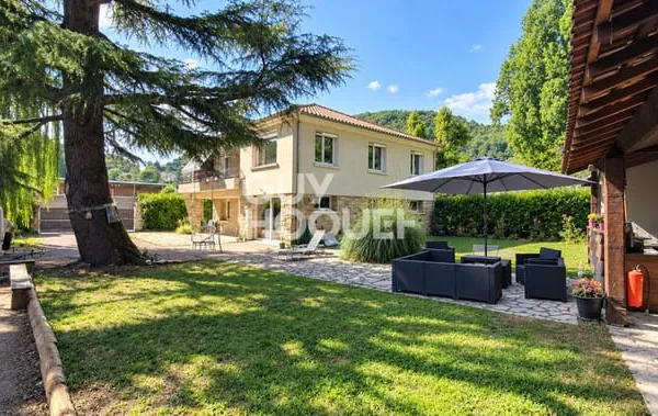 Maison d'exception à Vals les Bains de 190 m² aux multiples possibilités