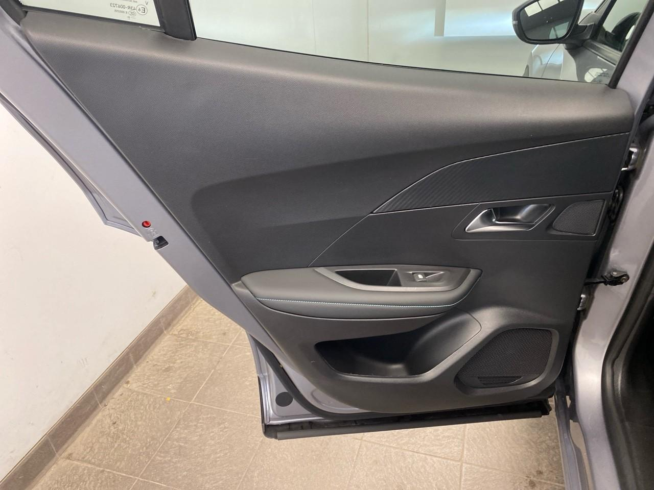 Peugeot 2008 puretech 130 s&s bvm6 allure — photo 20